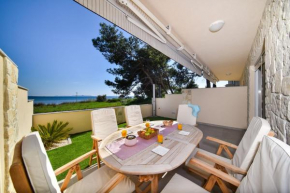 Beachfront 2 bedroom villa with jacuzzy and private parking - SGA2